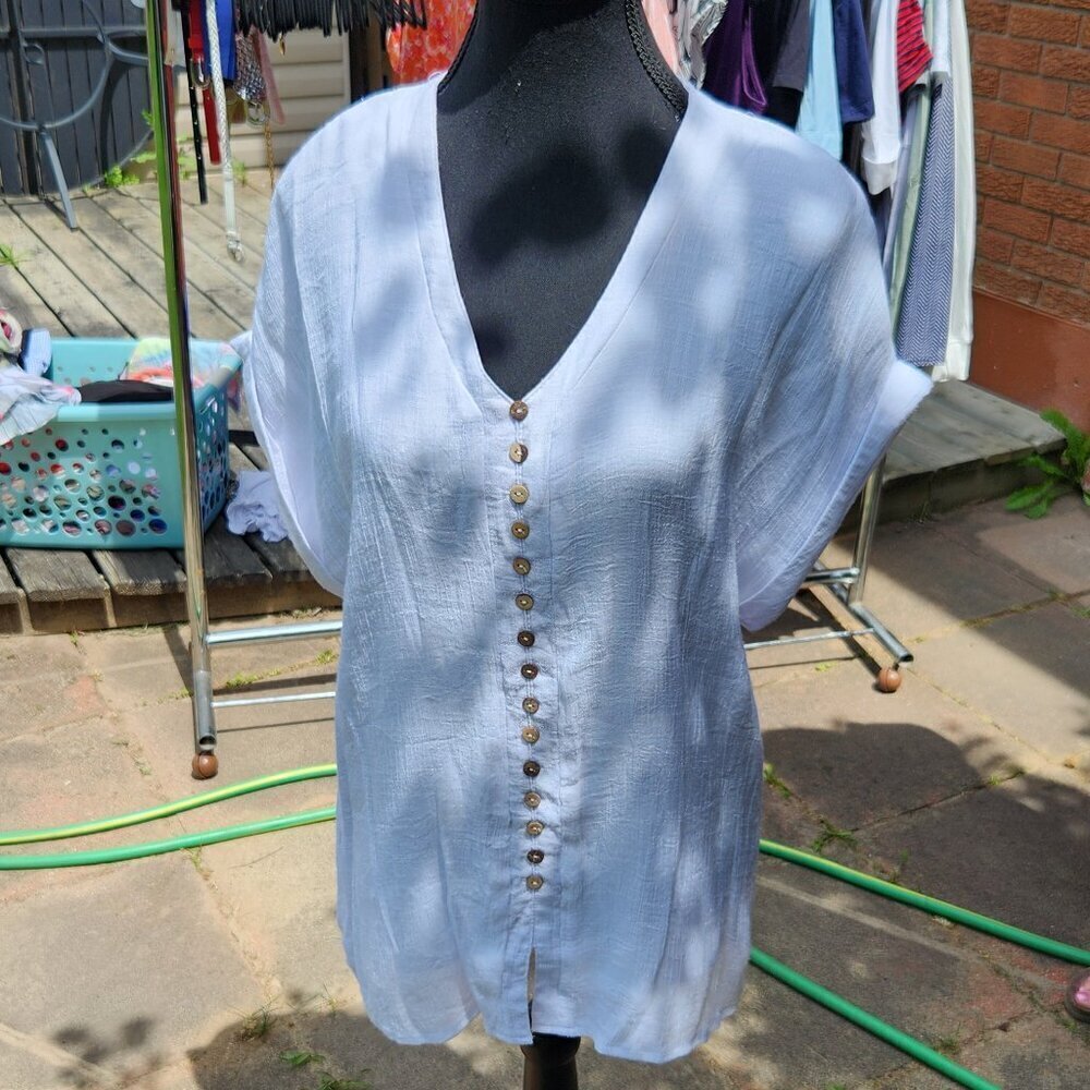 P290. Alison Sheri White Cap-sleeved Button-up Tunic|M
